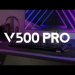 کیبورد گیمینگ رپو مدل V500 PRO Fullsize یک کیبورد مکانیکی با طراحی تمام‌سایز است که به طور ویژه برای گیمرها طراحی شده است. این کیبورد با سوئیچ‌های آبی یا قرمز در دسترس است که بسته به نیاز شما می‌توانید از هرکدام انتخاب کنید. سوئیچ‌های آبی برای کسانی که به حس کلیک و بازخورد صوتی علاقه دارند. این کیبورد دارای نورپردازی RGB است که می‌توانید آن را با توجه به سلیقه خود تنظیم کنید. همچنین، طراحی مستحکم و بادوام آن موجب افزایش عمر مفید و عملکرد آن در طول زمان می‌شود. از دیگر ویژگی‌های آن می‌توان به کلیدهای میانبر، پشتیبانی از USB با سرعت پاسخ‌دهی بالا و طراحی جمع‌وجور اشاره کرد. ویژگی‌های کلیدی: سوئیچ‌های مکانیکی آبی یا قرمز: سوئیچ‌های آبی برای تجربه تایپ با حس بازخورد و صدای کلیک، سوئیچ‌های قرمز برای بی‌صدا و سریع بودن. نورپردازی RGB: نورپردازی چندرنگ و تنظیم‌پذیر که می‌توانید با سلیقه خود آن را تغییر دهید. طراحی مستحکم و بادوام: طراحی مقاوم برای استفاده طولانی‌مدت بدون افت کیفیت. پایه‌های ضدلغزش: برای جلوگیری از حرکت و حفظ ثبات کیبورد هنگام استفاده. رابط USB با سرعت پاسخ‌دهی بالا: اتصال سریع و پاسخ‌دهی بدون تأخیر برای گیمرهای حرفه‌ای. مشخصات فنی: ابعاد: ۴۸۰ × ۲۱۵ × ۴۷ میلی‌متر وزن: ۹۵۰ گرم تعداد کلیدها: ۱۰۴ عدد نوع کلیدها: مکانیکی رابط: USB با سرعت پاسخ‌دهی بالا سازگاری: ویندوز XP، ویستا، ۷، ۸، ۱۰ و مک ۱۰.۶ به بالا این کیبورد با ویژگی‌های گیمینگ پیشرفته و طراحی مناسب، بهترین گزینه برای گیمرهایی است که به دنبال یک تجربه تایپ و بازی سریع و دقیق هستند.