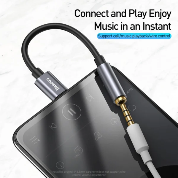 مبدل USB-C به جک 3.5 میلیمتری AUX باسئوس متصل به گوشی برای استفاده با هدفون