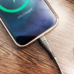 کابل تایپ سی کینگ استار K34C در حال شارژ گوشی اندروید با فست شارژ 3 آمپر