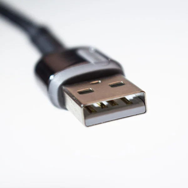 نمای نزدیک سوکت فلزی USB Type-A کابل میکرو USB کینگ استار K42A