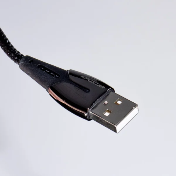نمای نزدیک سوکت فلزی USB Type-A کابل کینگ استار K360i